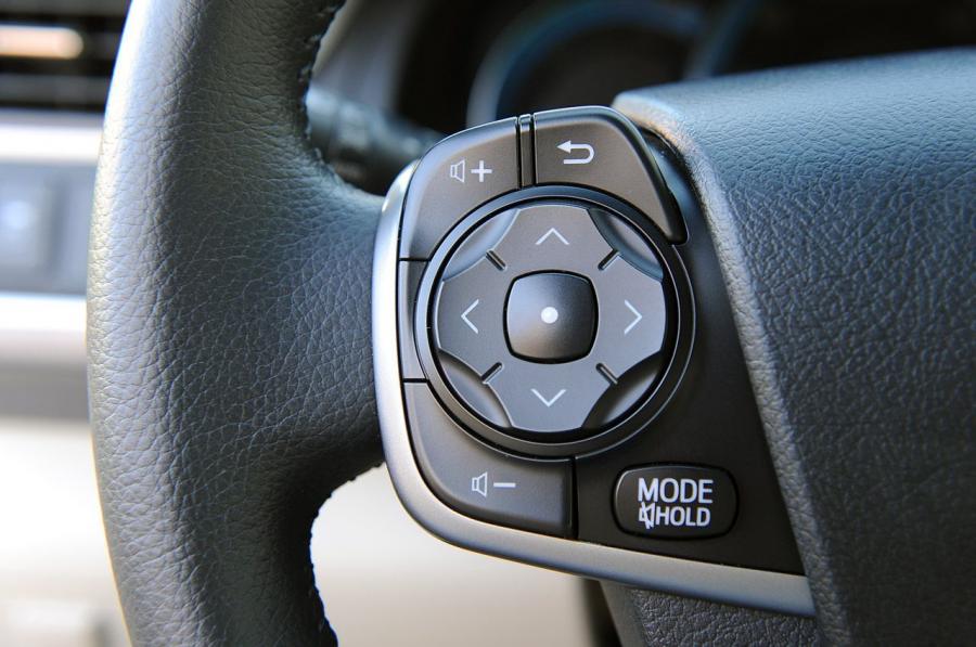 Toyota Camry Hybrid 2013 года  (фото 21 из 45)